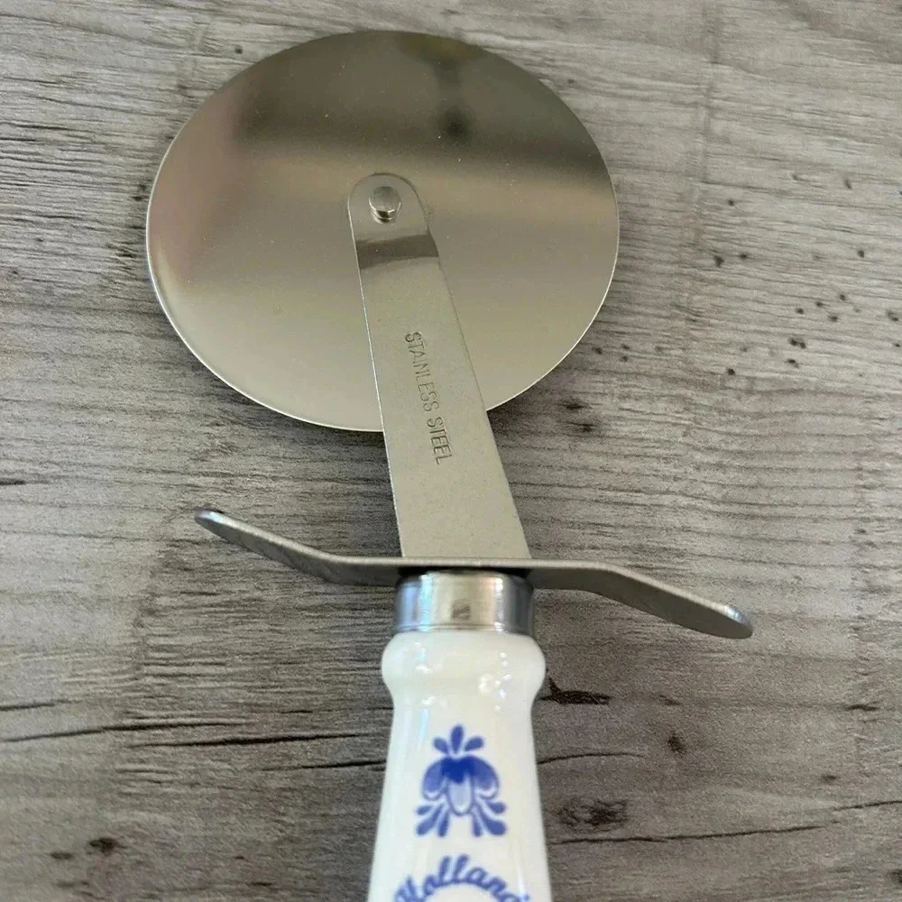 Delft blue pizza